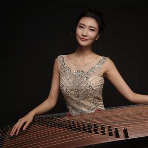 故意不戴胸罩露出奶头的教师微博
