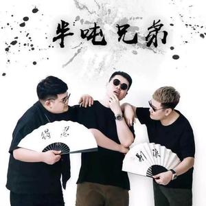 故意不戴胸罩露出奶头的教师微博
