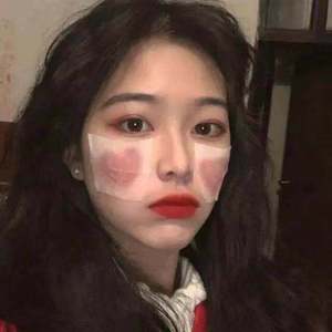 故意不戴胸罩露出奶头的教师微博
