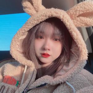 故意不戴胸罩露出奶头的教师微博
