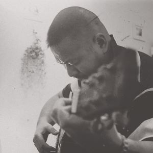 故意不戴胸罩露出奶头的教师微博
