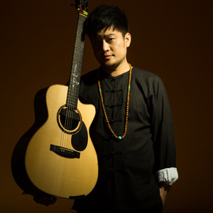 故意不戴胸罩露出奶头的教师微博
