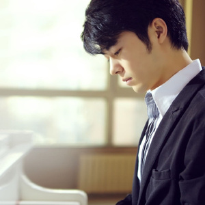 故意不戴胸罩露出奶头的教师微博
